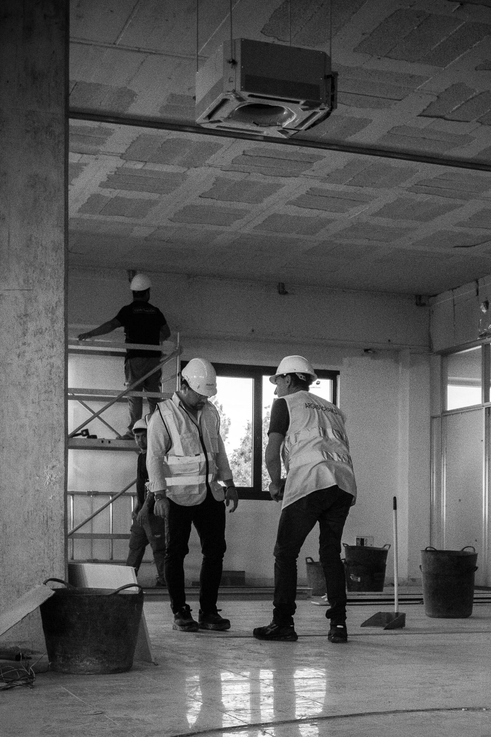 Coordinación de industriales en reunión de seguimiento de obra