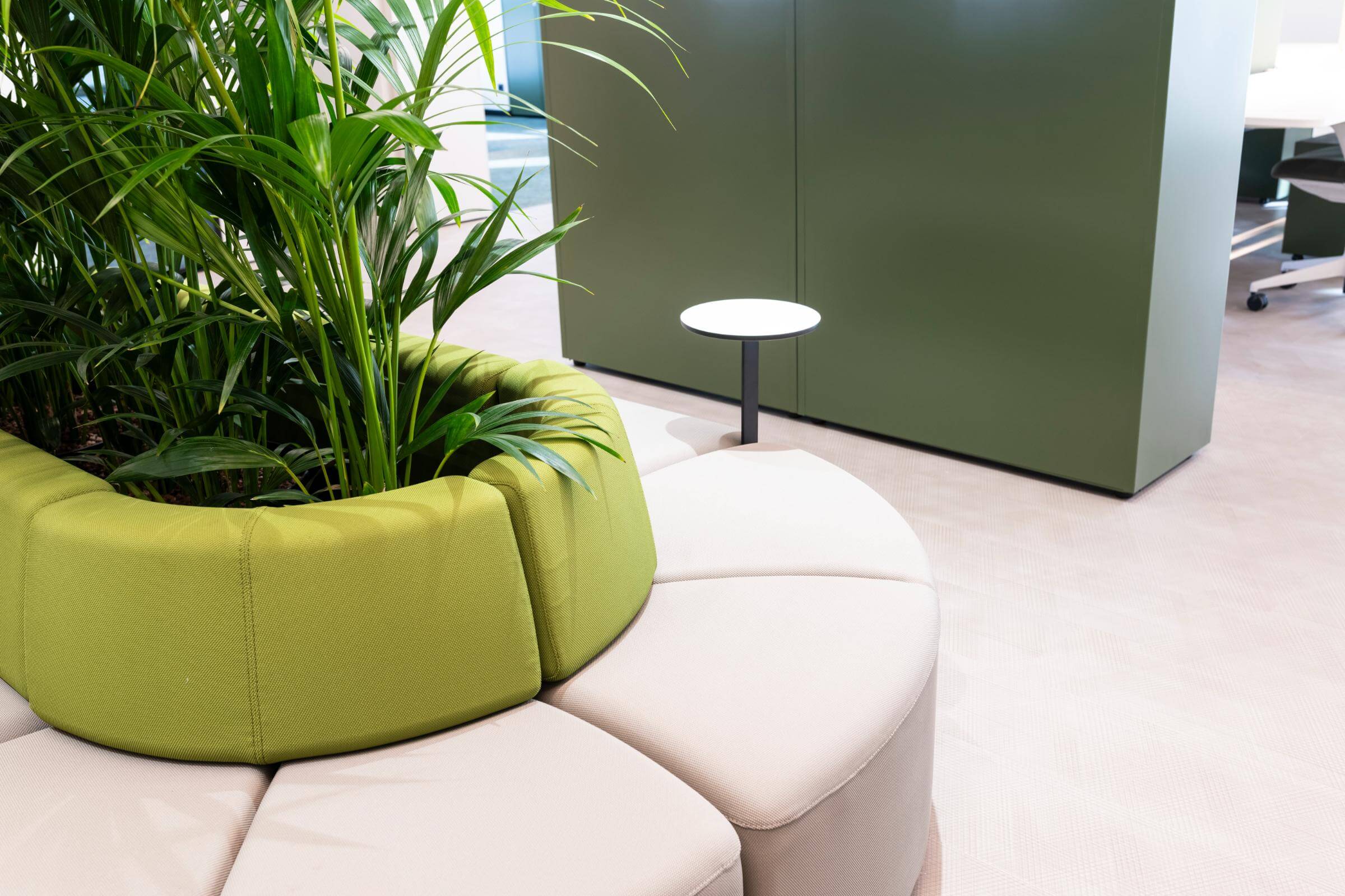 Furniture & Set Up — mobiliario y equipamiento de oficina